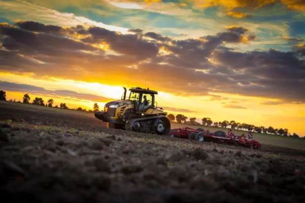 Challenger Tractor: Revolutionizing Agriculture with Innovation